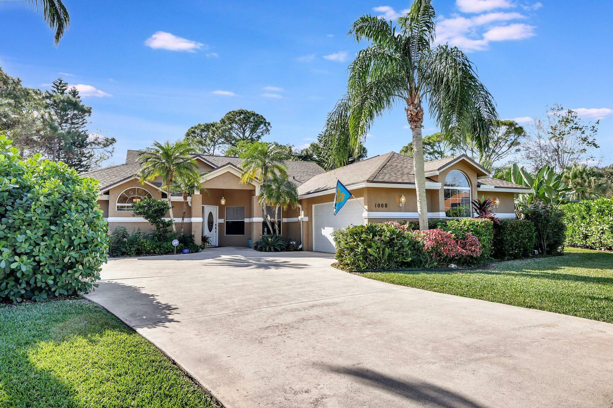 Property Photo:  1008 SW Hunt Club Circle  FL 34990 