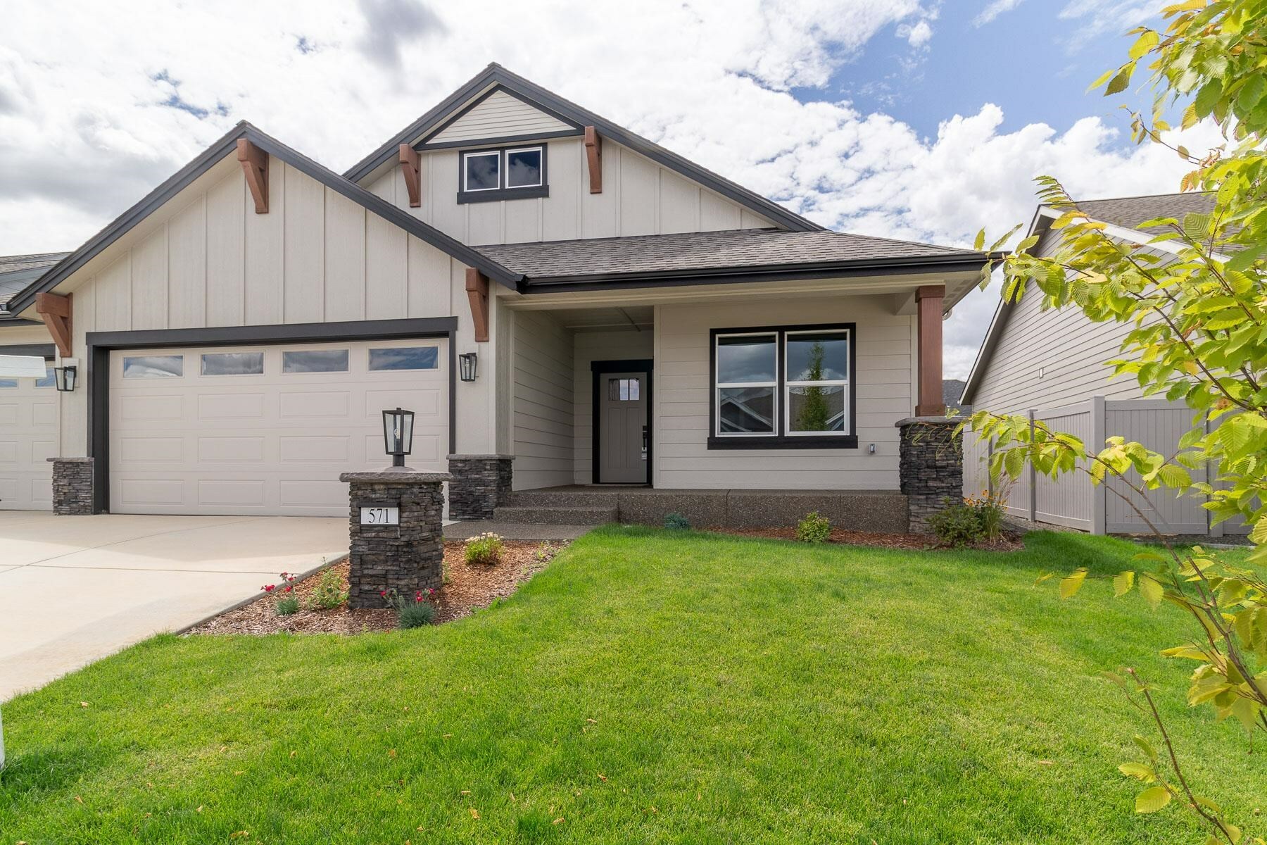 571 W Basalt Ridge Dr  Spokane WA 99224 photo