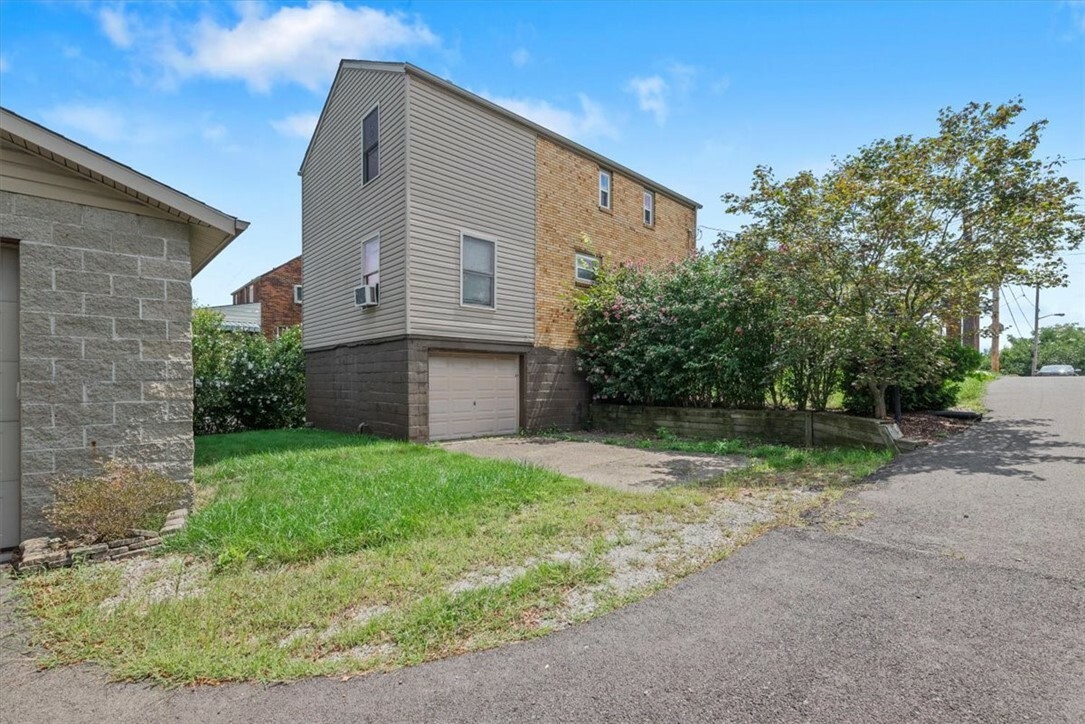 Property Photo: 603 Crysler St PA 15226