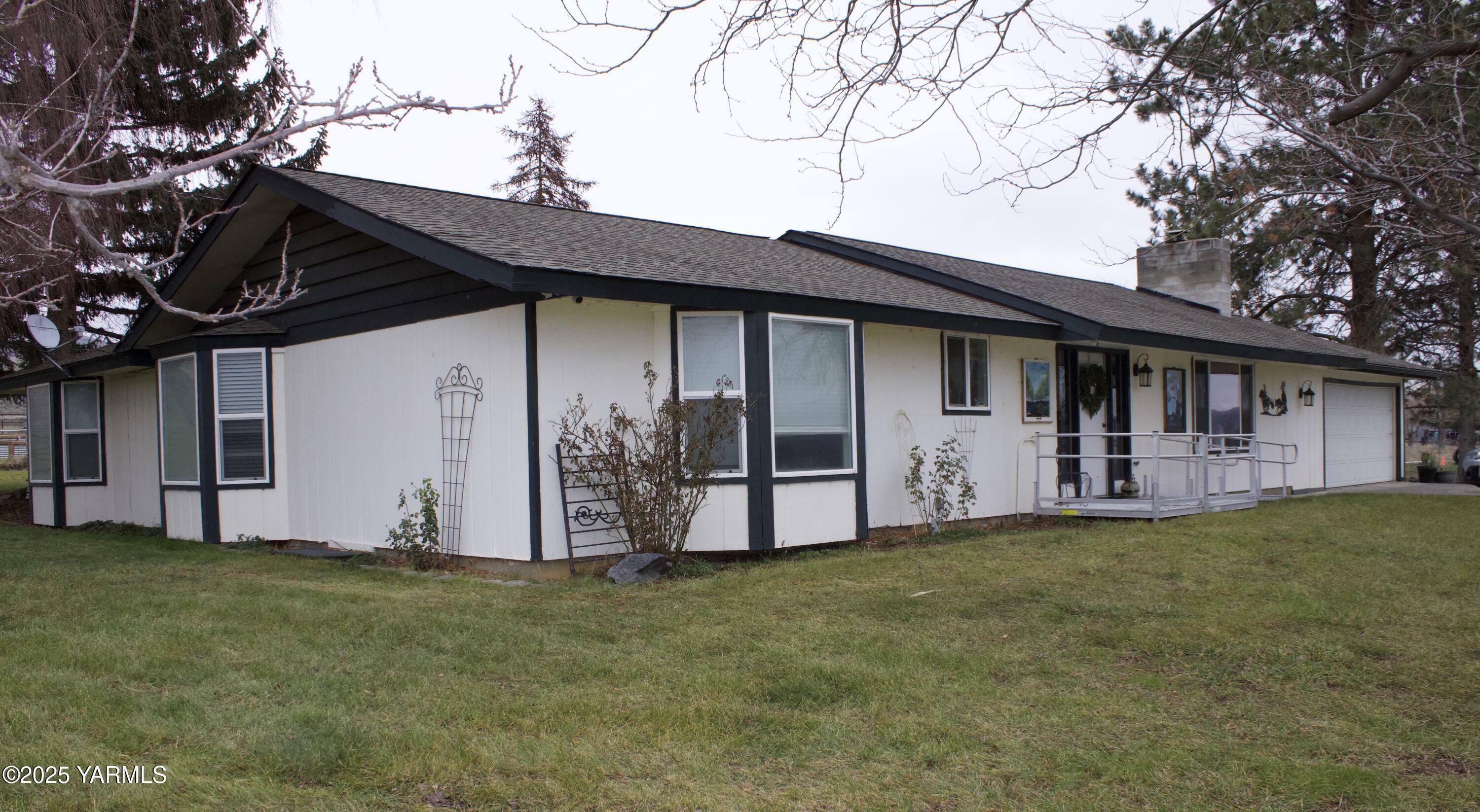 Property Photo:  781 Gibson Rd  WA 98942 