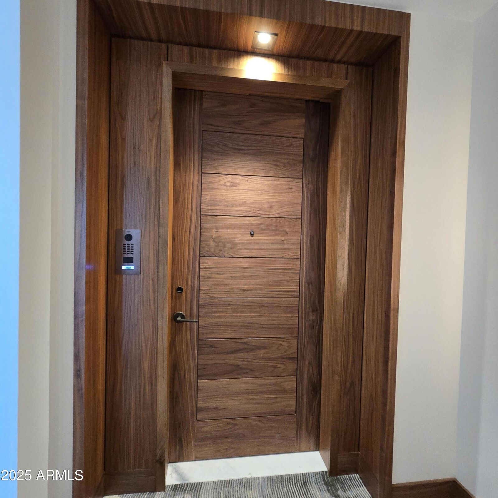 Property Photo: 6587 N Palmeraie Boulevard 2022 AZ 85253