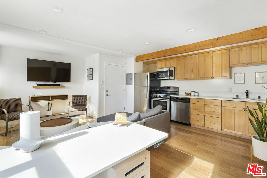 Property Photo:  1727 1/2  Webster Ave  CA 90026 