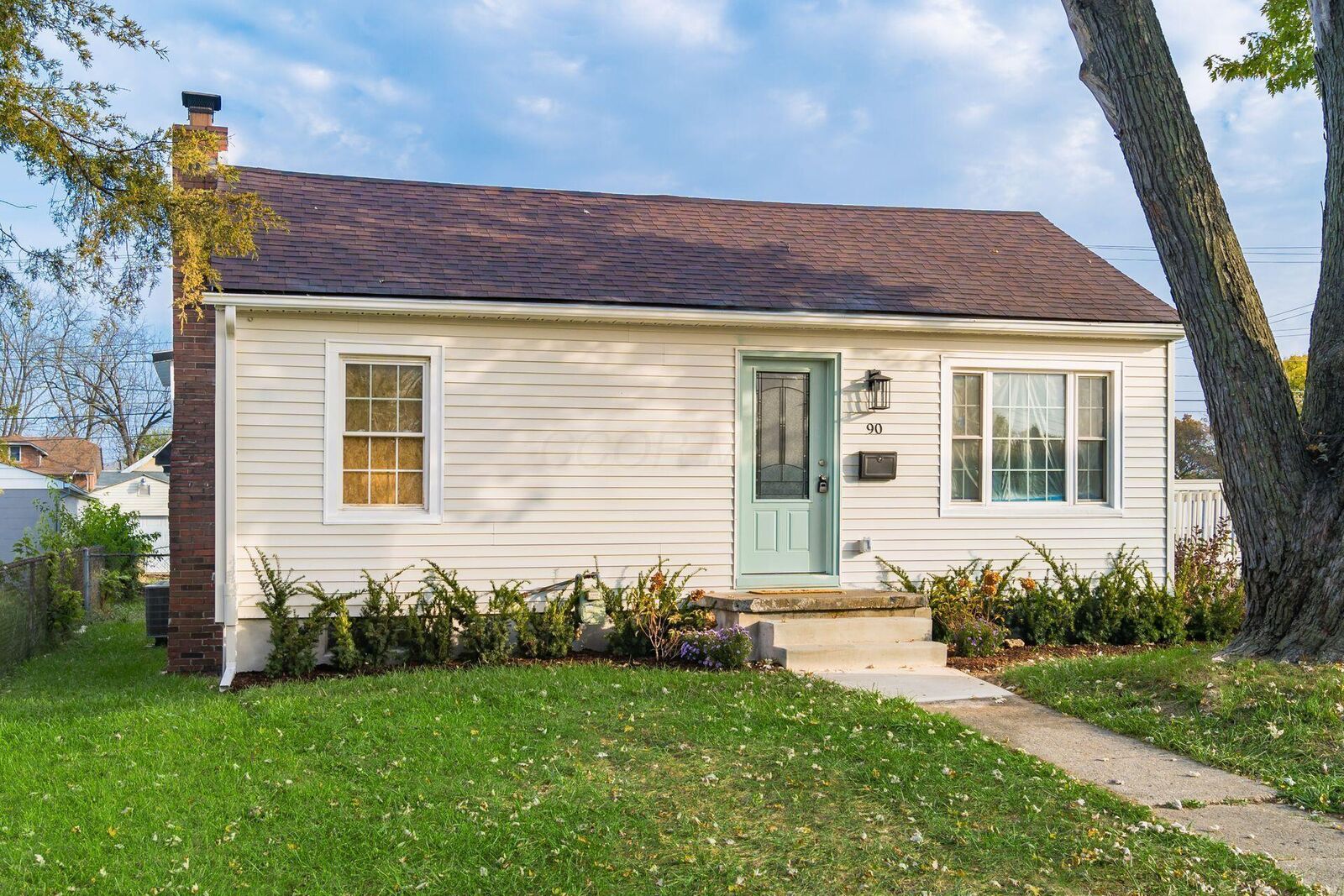 Property Photo:  90 Delray Road  OH 43207 