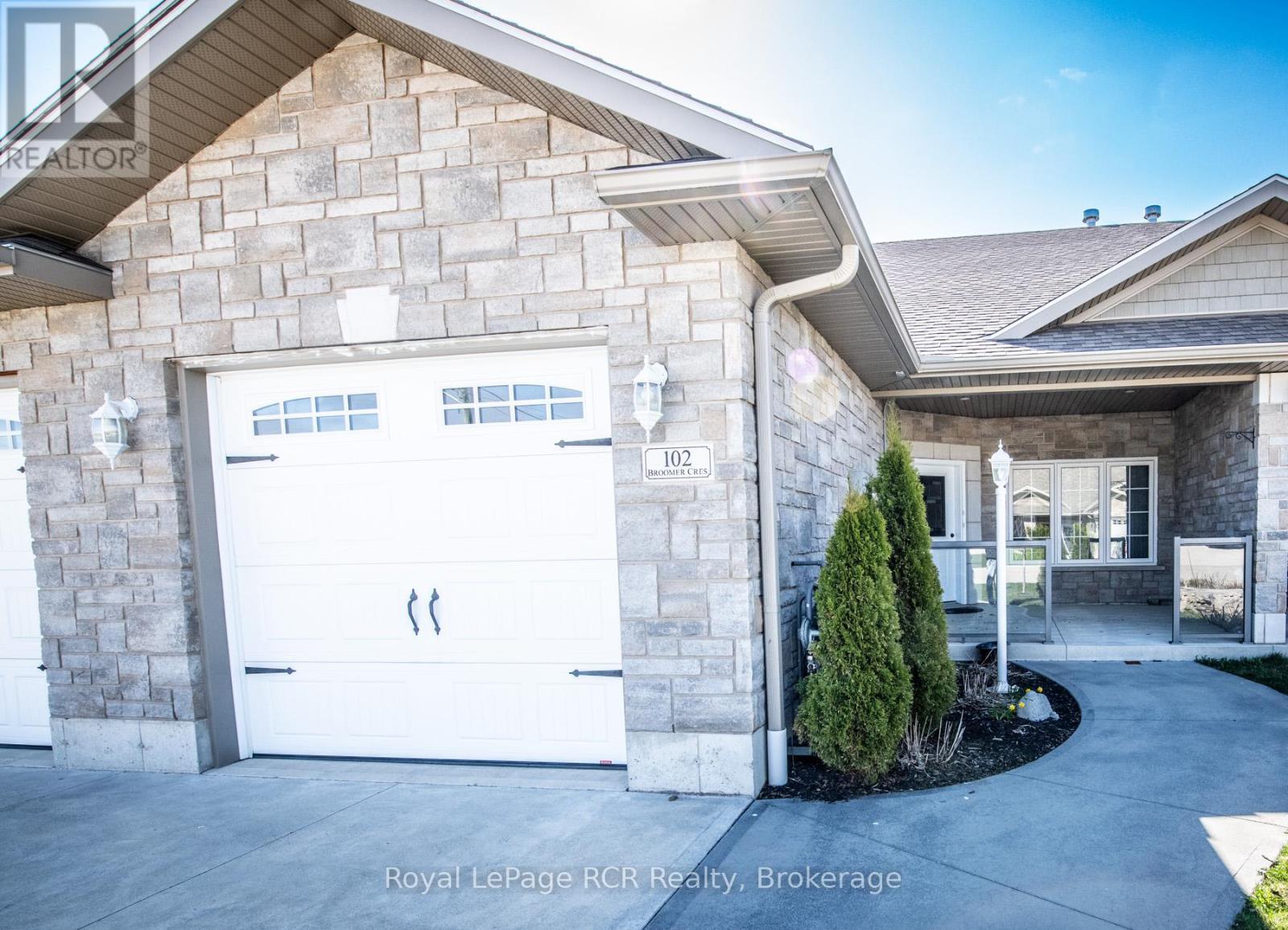 Property Photo:  102 Broomer Crescent  ON N0G 2L4 