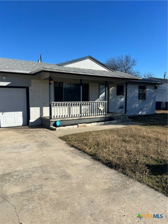 Property Photo: 2408 Live Oak Drive TX 76522