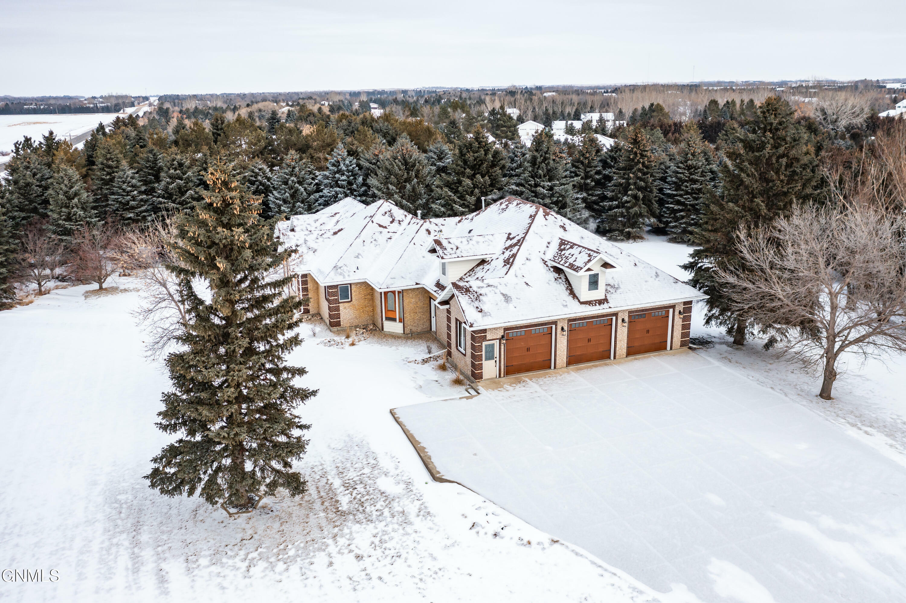 Property Photo:  2612 Sunny Place  ND 58503 