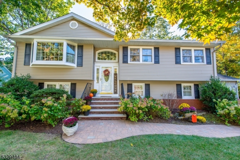 Property Photo:  10 Kendall Dr  NJ 07456 