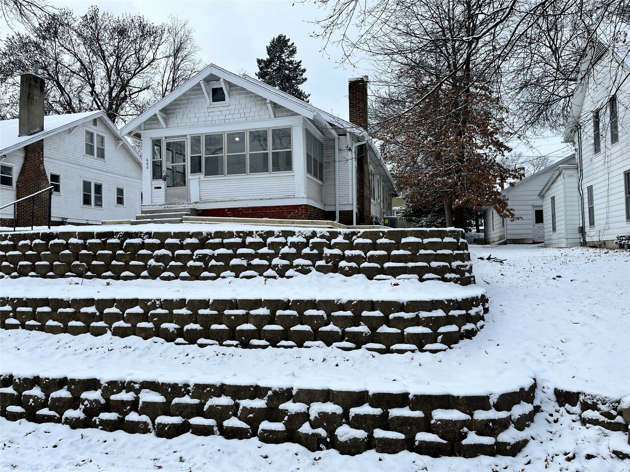 Property Photo:  680 34th Street  IA 50312 