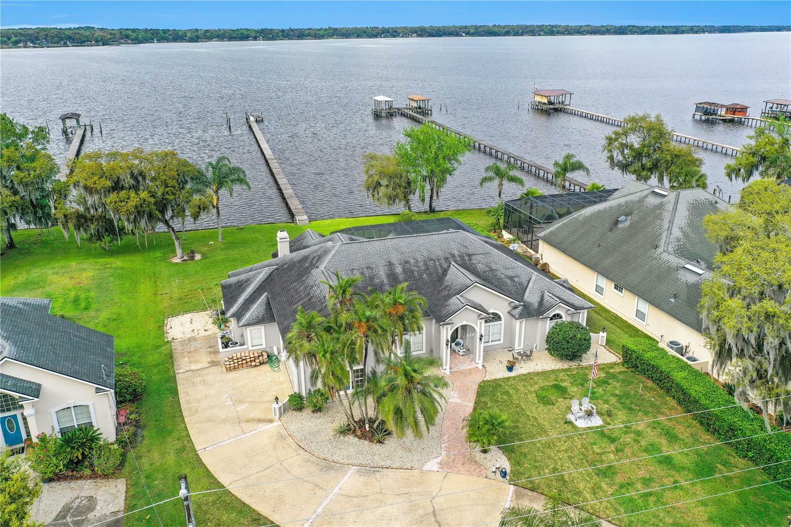 Property Photo: 2221 N Lakeshore Drive FL 32003