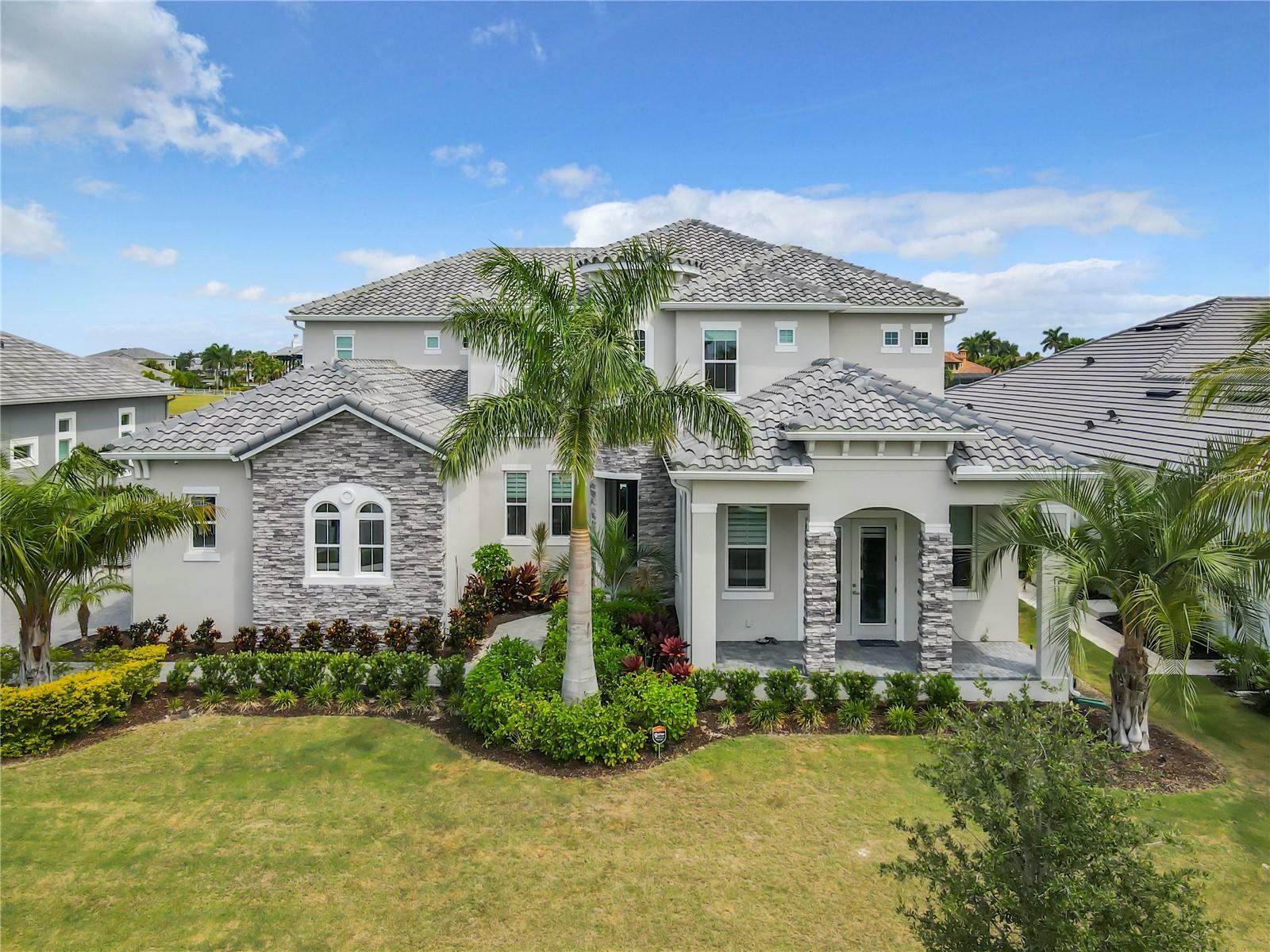 Property Photo:  811 Manns Harbor Drive  FL 33572 