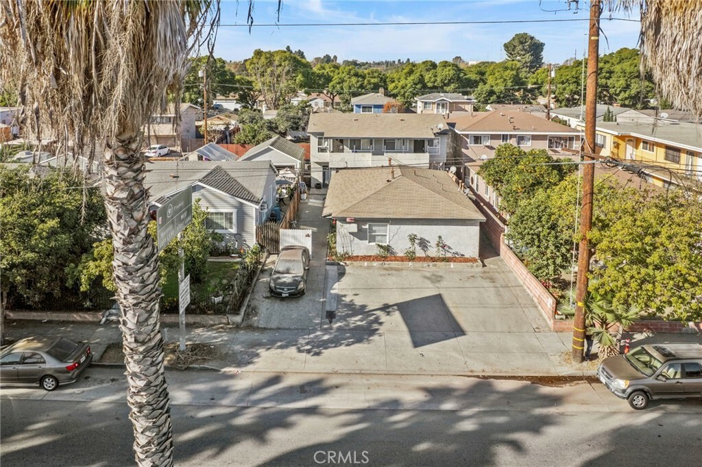 Property Photo:  6759 Cherry Avenue  CA 90805 