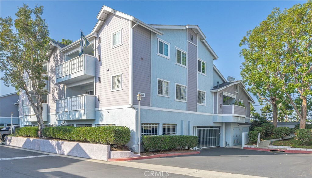 Property Photo:  7821 Essex Drive 103  CA 92648 