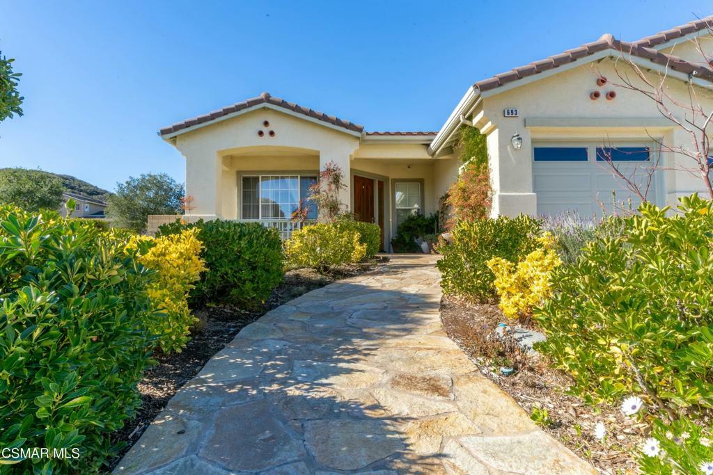 Property Photo:  693 Via Carro  CA 91320 