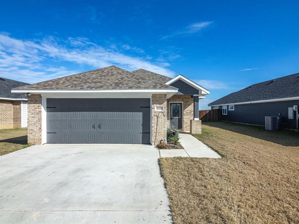 Property Photo:  610 N Garrett Avenue  TX 75119 