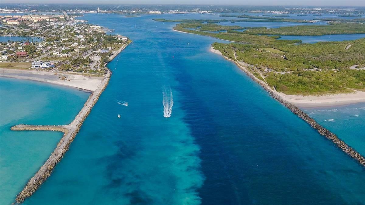 Property Photo:  1 Harbour Isle Drive E Ph2  FL 34949 