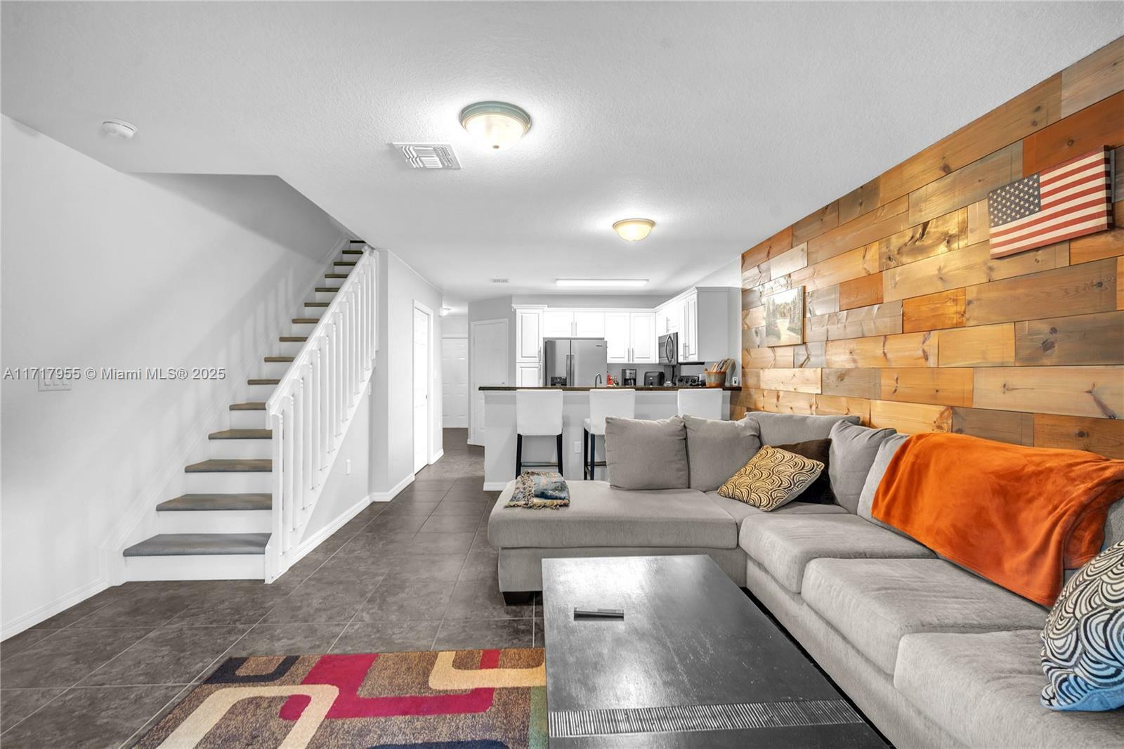 Property Photo: 4923 SW 66th Ter 4923 FL 33314