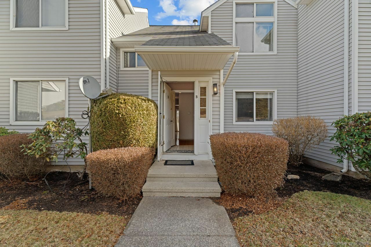 Property Photo:  3 Daisy Drive B  CT 06483 