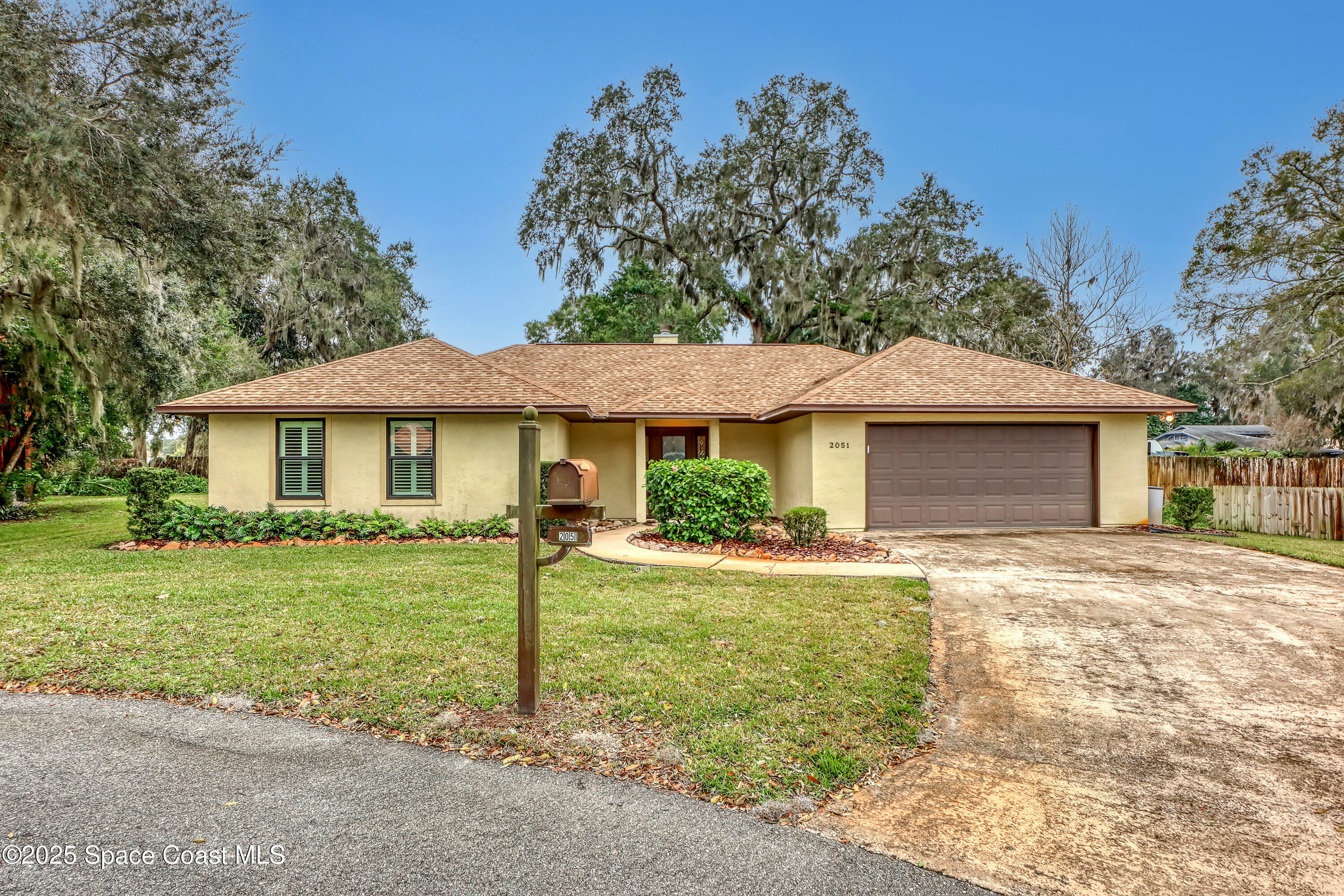 Property Photo:  2051 Chester Court  FL 32796 