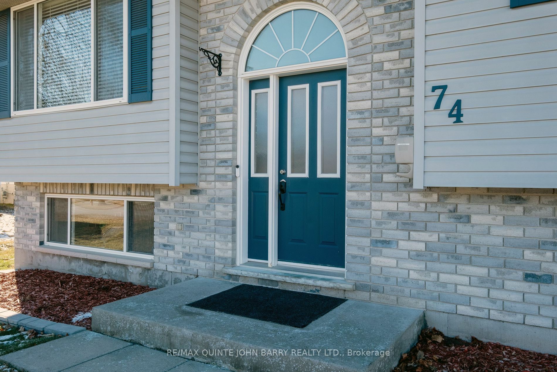 Property Photo:  74 Ireland Dr  ON K8V 6T6 