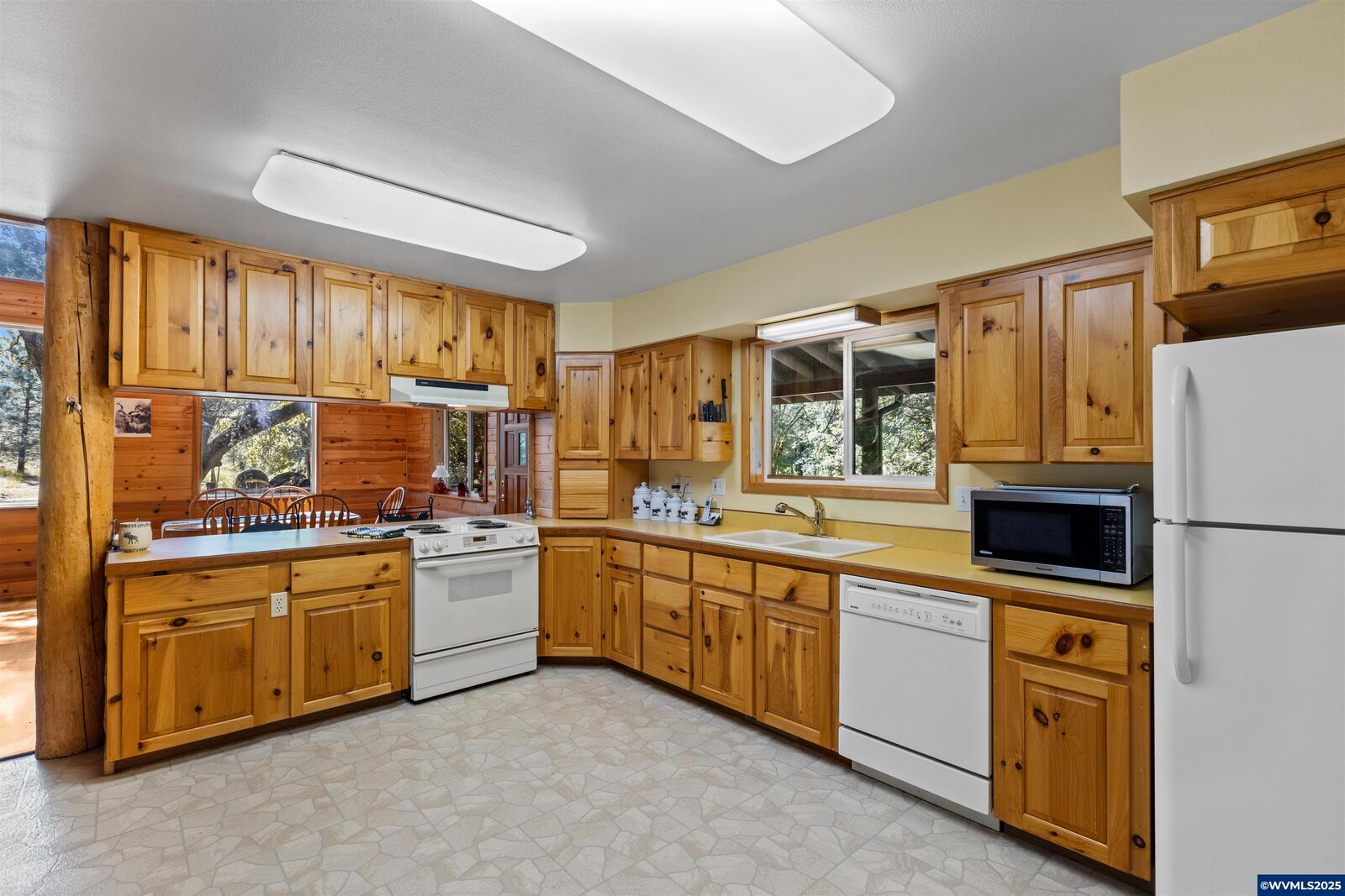 Property Photo:  1470 East Willis Creek Rd  OR 97496