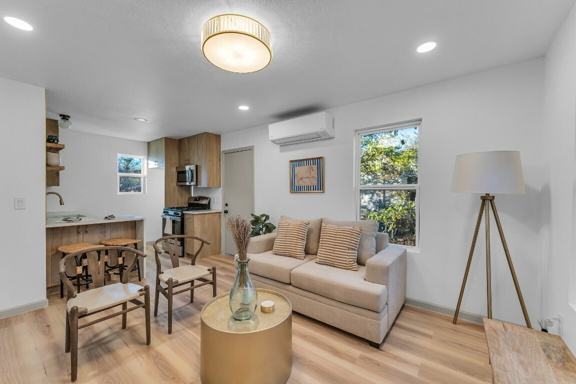 Property Photo: 1110 Richardine Avenue TX 78721