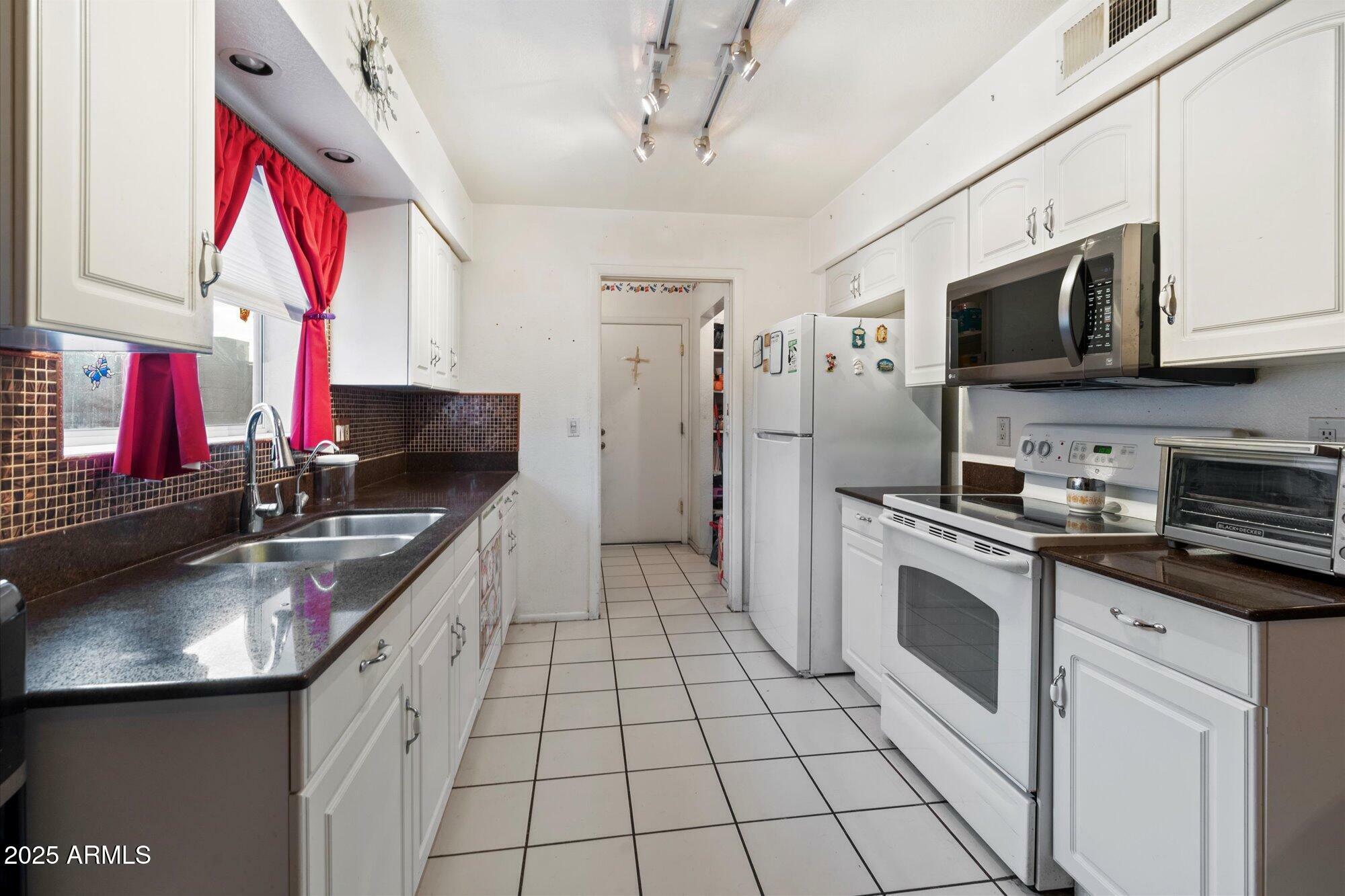 Property Photo:  6820 W Cameron Drive  AZ 85345 