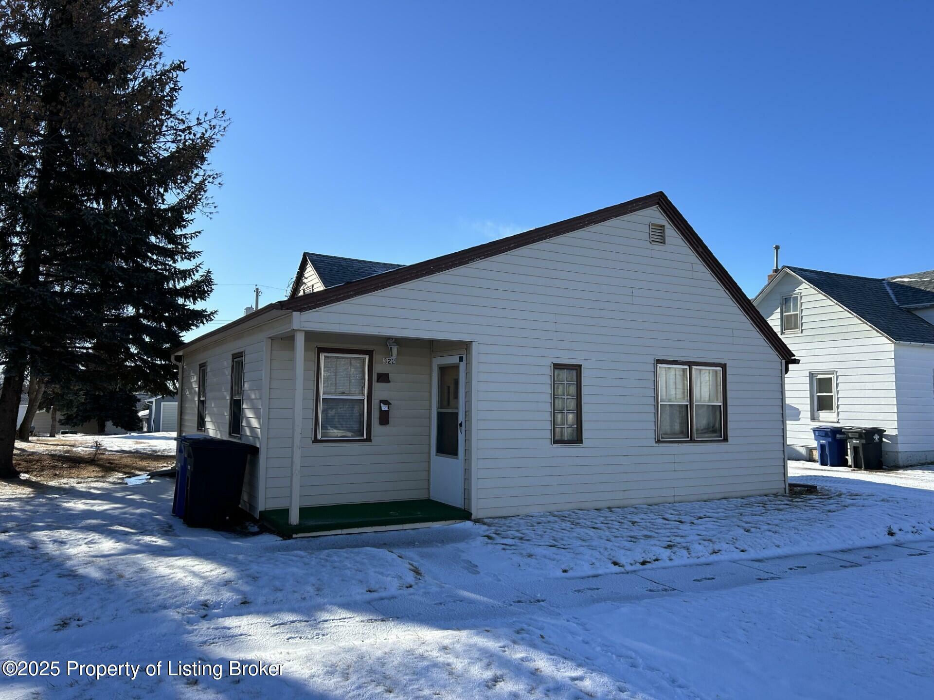 Property Photo:  322 East Broadway  ND 58601 