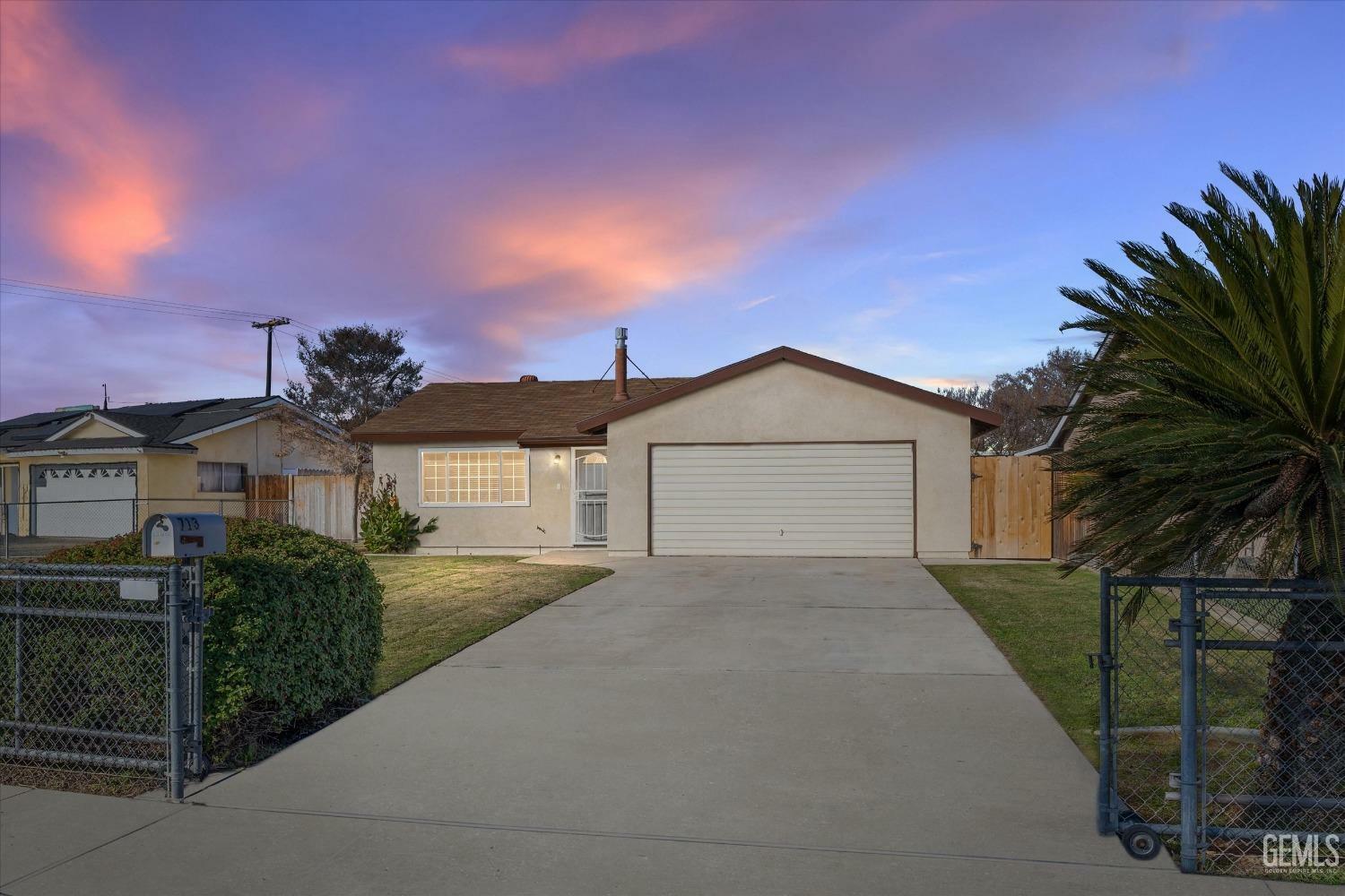 Property Photo:  713 Rutherford Court  CA 93308 