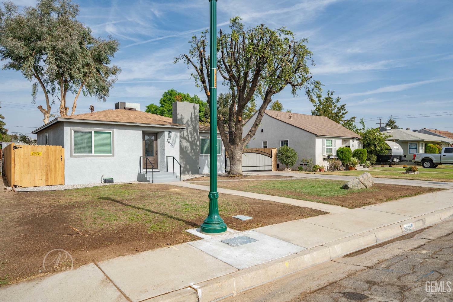 Property Photo:  2630 Dracena Street  CA 93304 