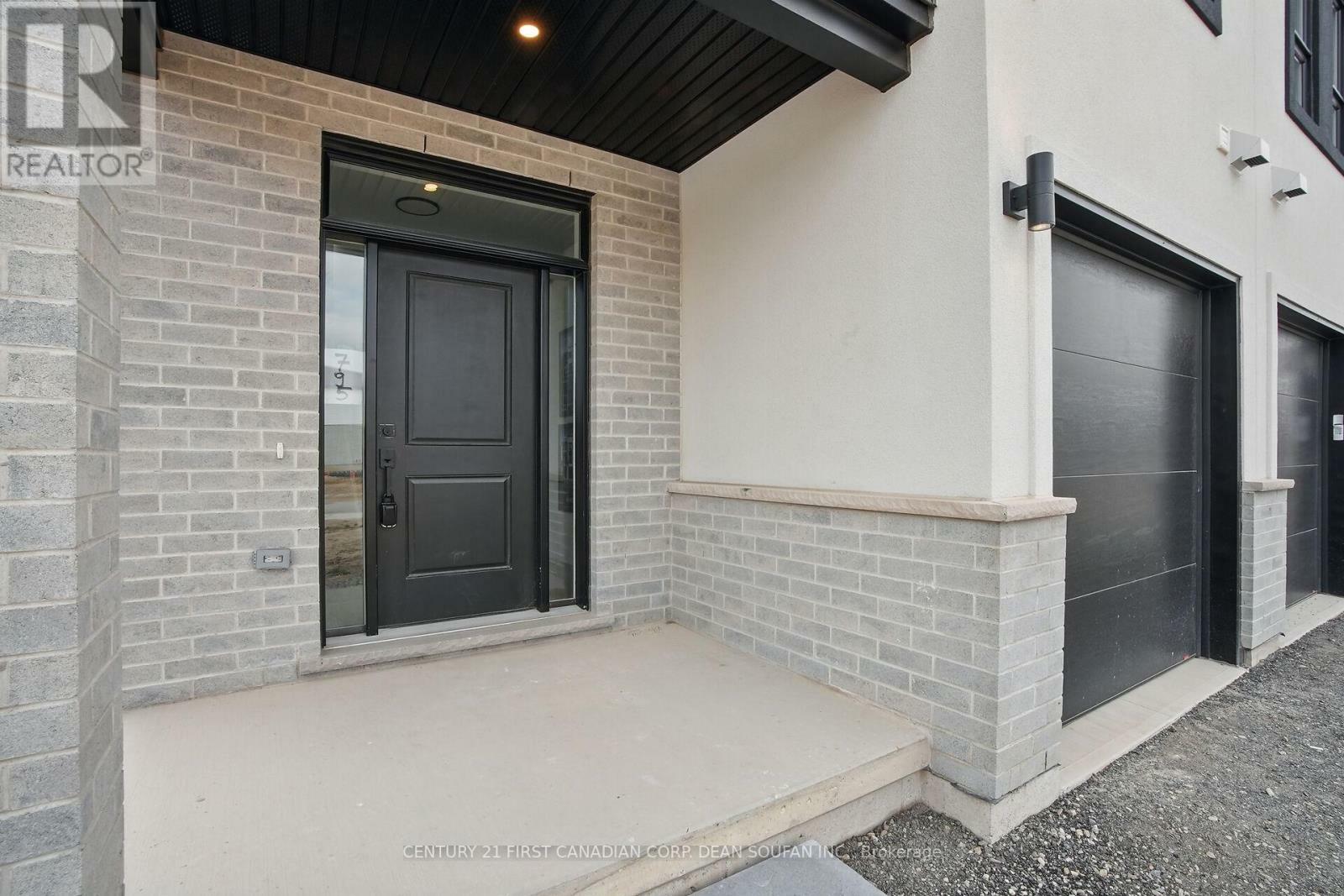 Property Photo: 827 Catalpa Square ON N6G 5B1