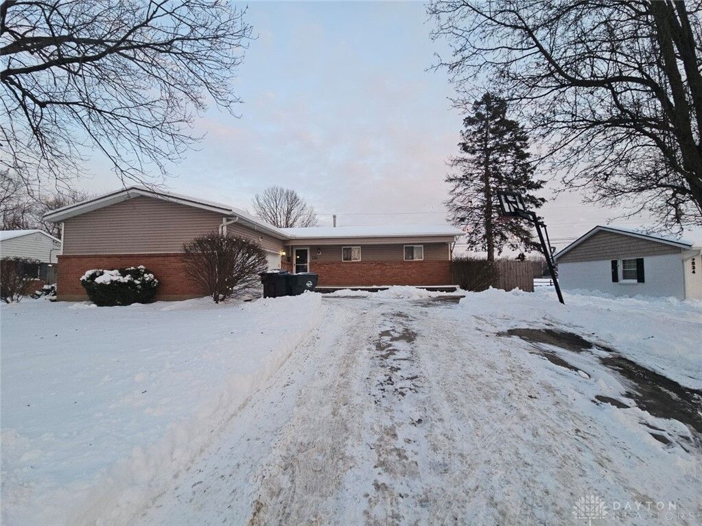 Property Photo: 5828 Daffodil Circle OH 45449