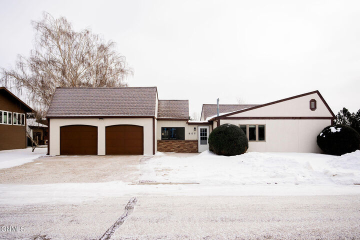 602 McKenzie Avenue  Carrington ND 58421 photo