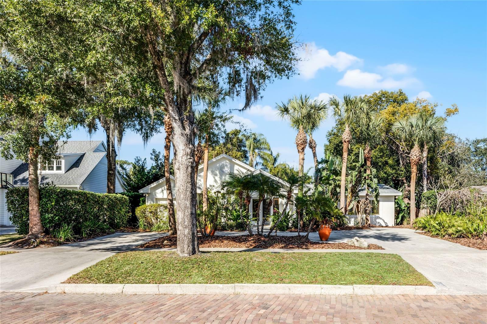 Property Photo: 1611 Walnut Avenue FL 32789
