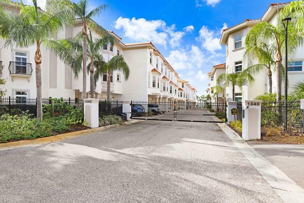 Property Photo:  1340 Bayshore Boulevard 407  FL 34698 