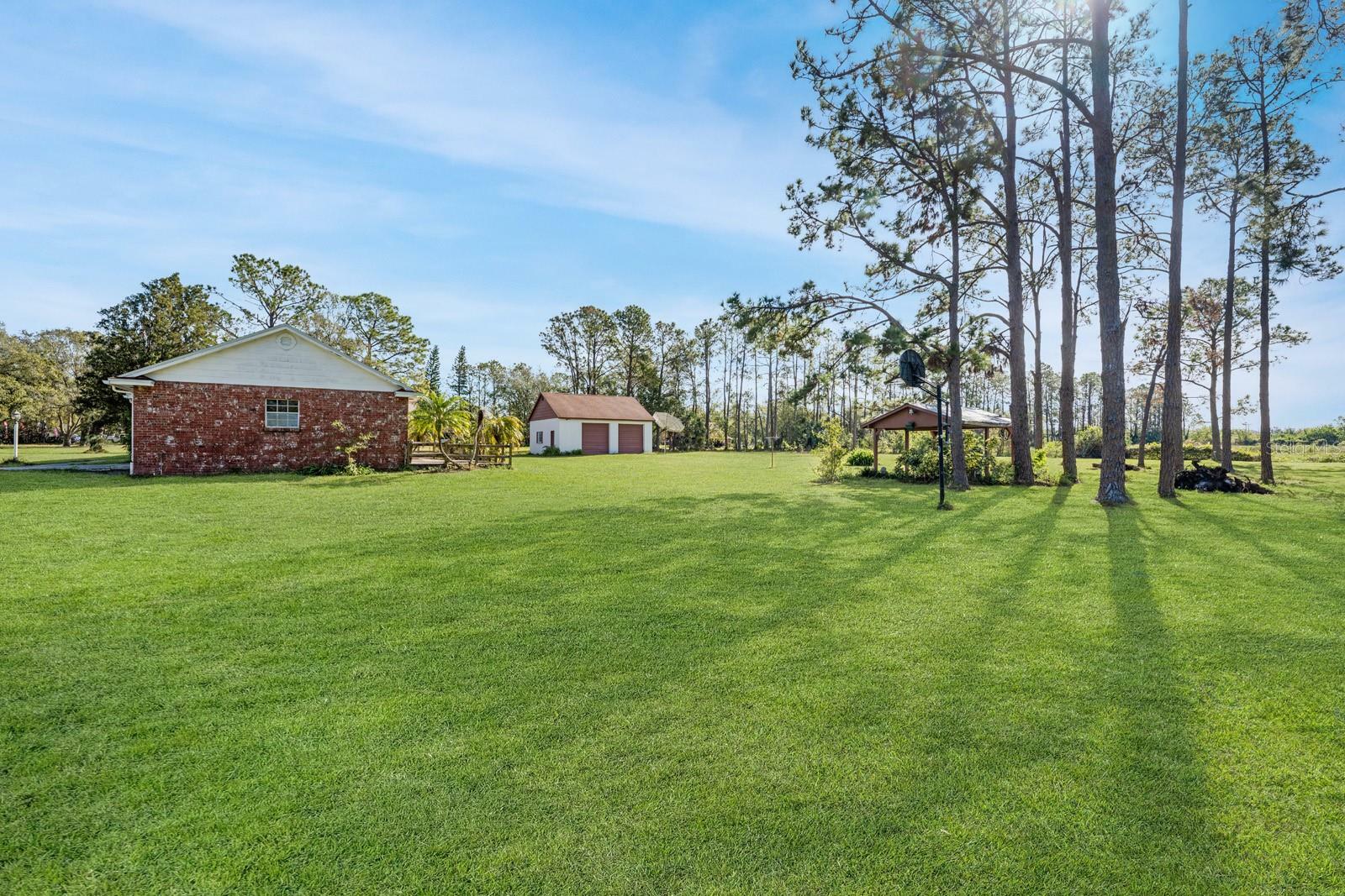Property Photo: 10813 Dixon Drive FL 33579