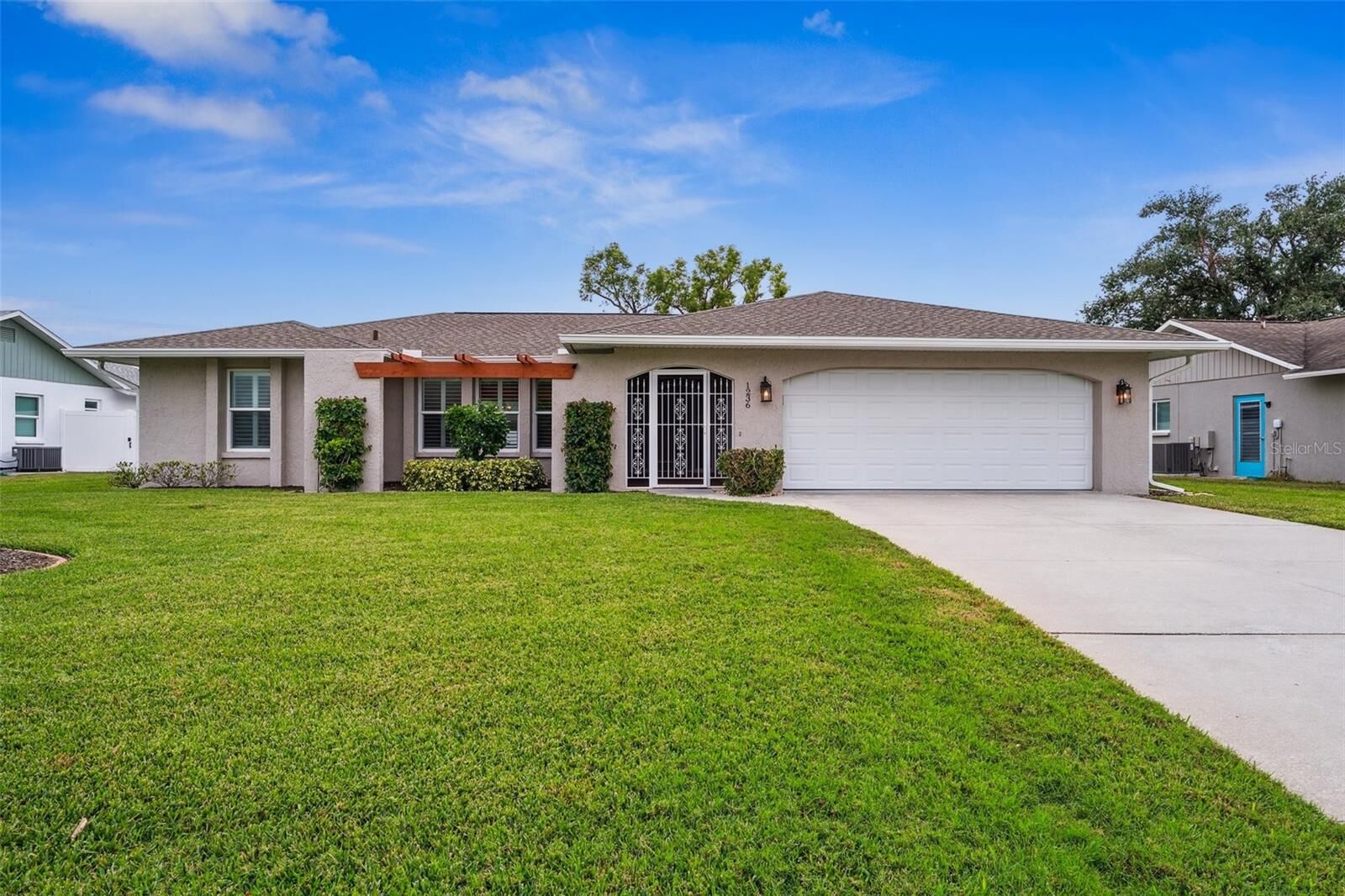 Property Photo: 1236 Pinebrook Way FL 34285