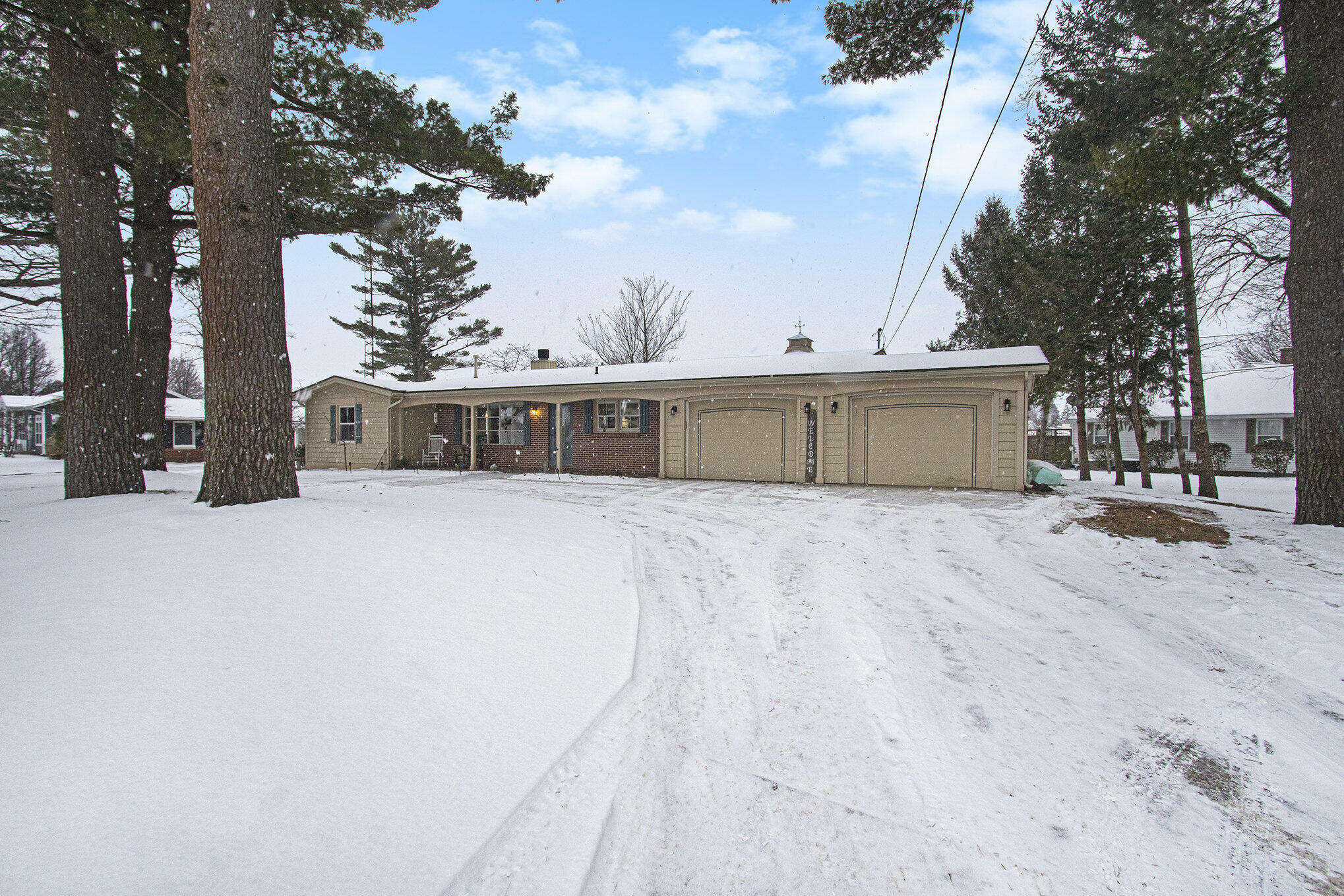 Property Photo:  15526 Linn Court  MI 49456 