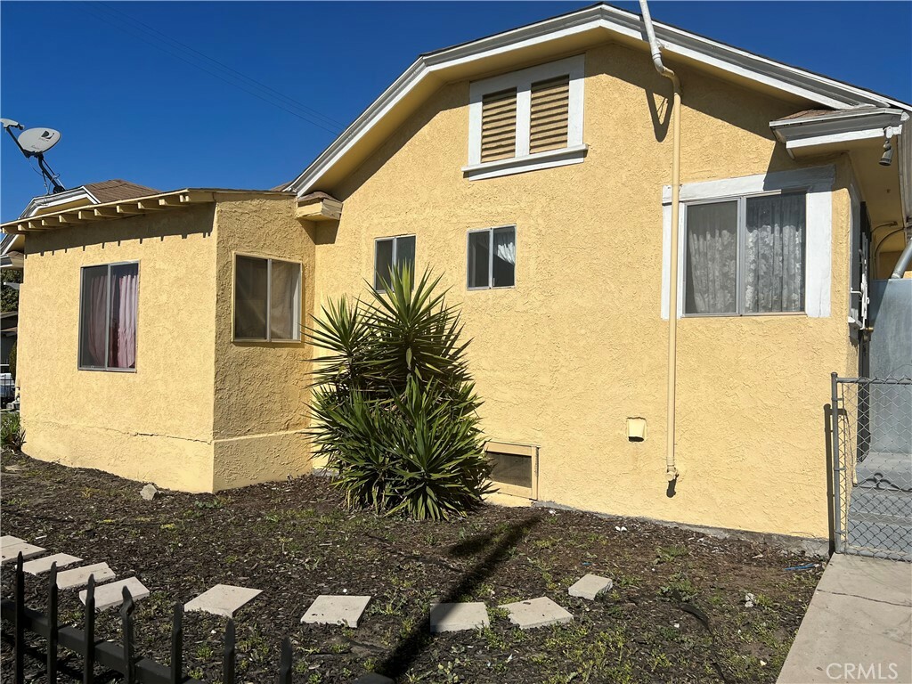 Property Photo:  1349 W 53rd Street  CA 90037 