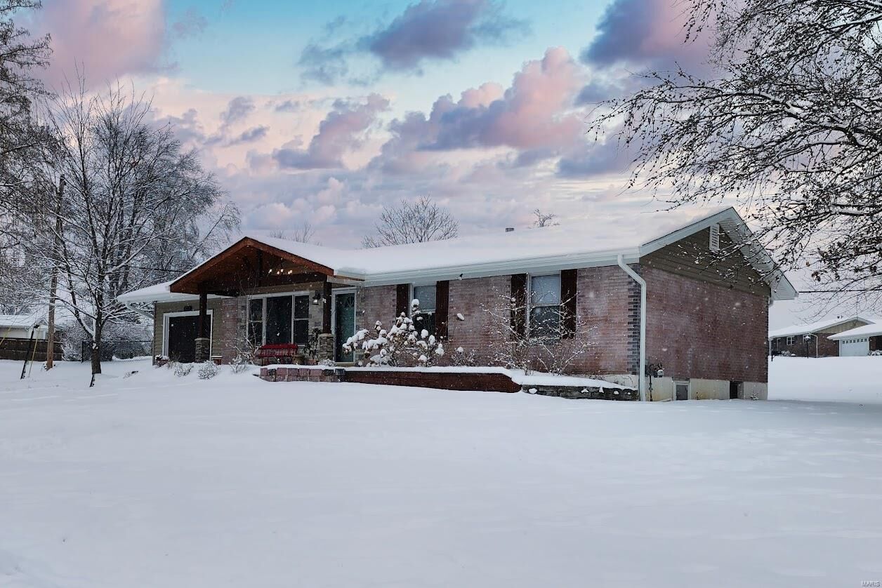 Property Photo: 823 Castleaire Parkway MO 63129
