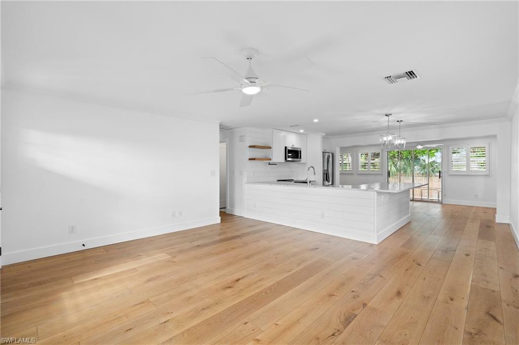 Property Photo: 11 Knights Bridge Rd FL 34112