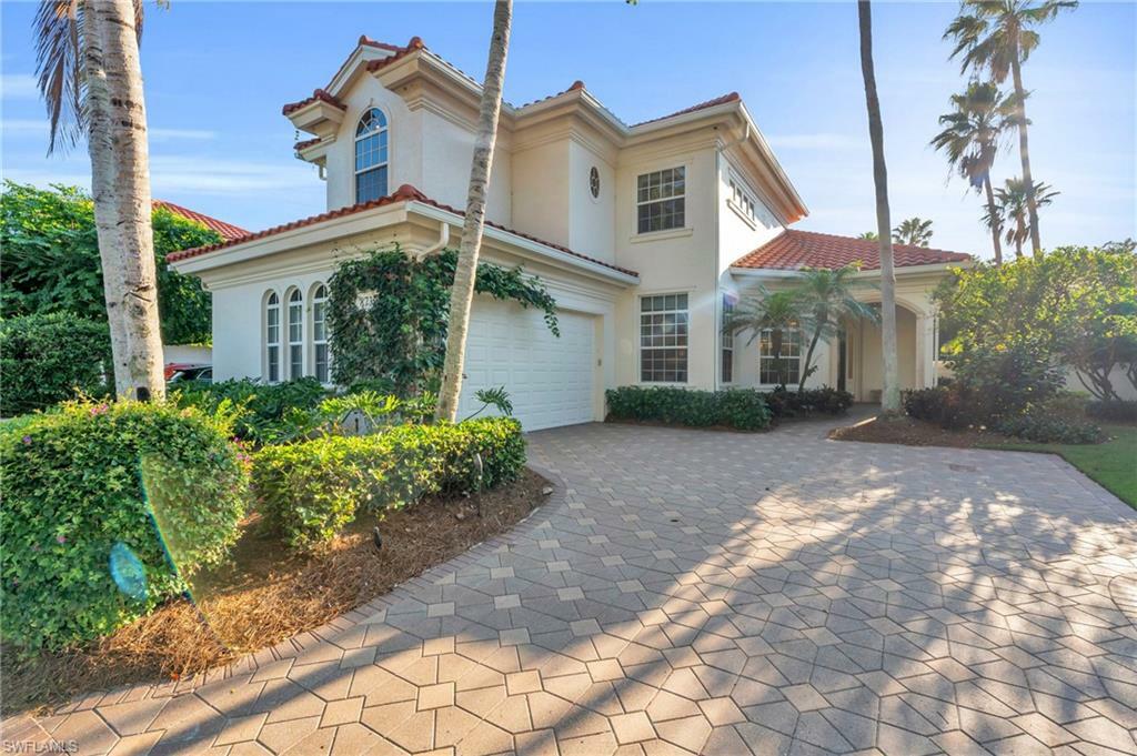 Property Photo: 8731 La Palma Ln FL 34108
