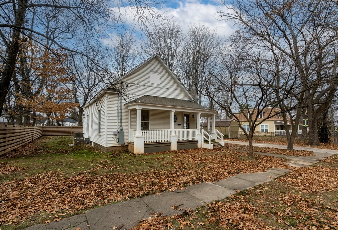 Property Photo:  612 N Madison Street  AR 72761 