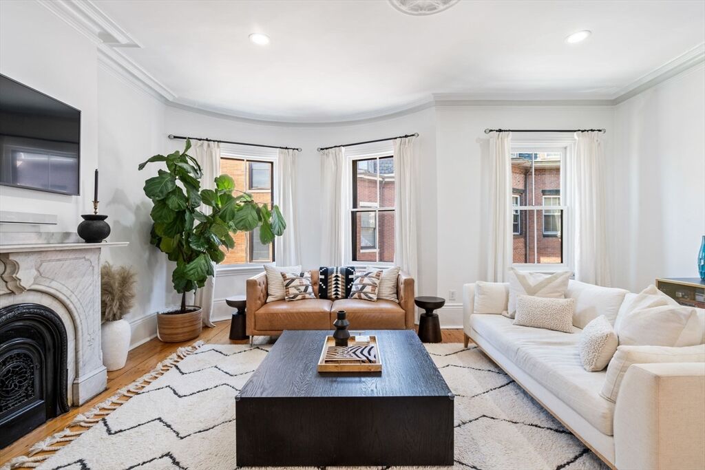 Property Photo:  2 Lawnwood Place 2  MA 02129 