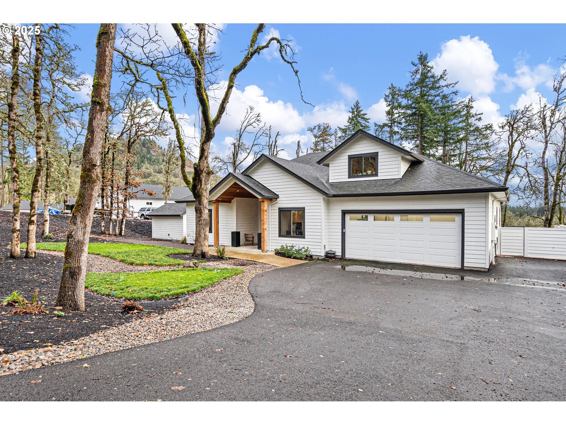 Property Photo: 683 Oak St OR 97477