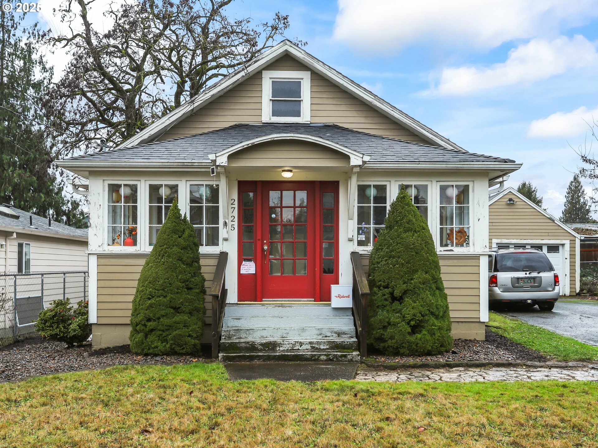 Property Photo:  2725 SE 87th Ave  OR 97266 