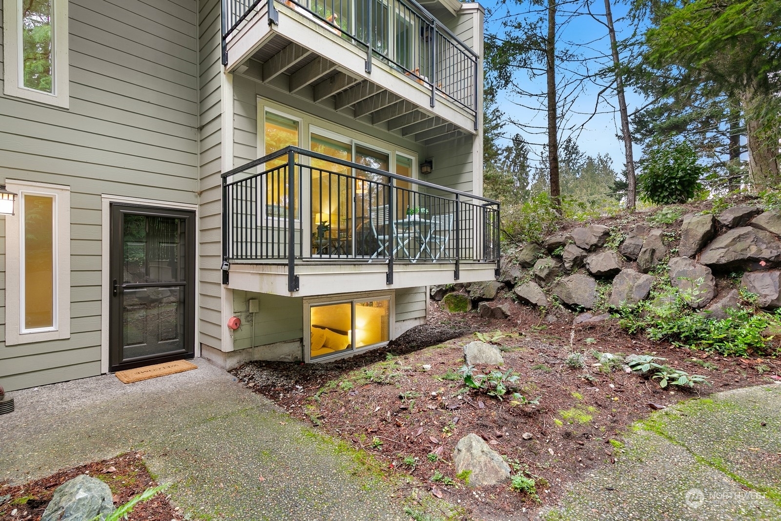 Property Photo:  762 N 161st Place 29  WA 98133 