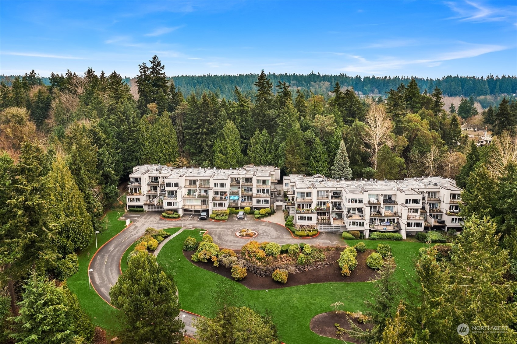 Property Photo: 11122 NE 41st Drive 27 WA 98033