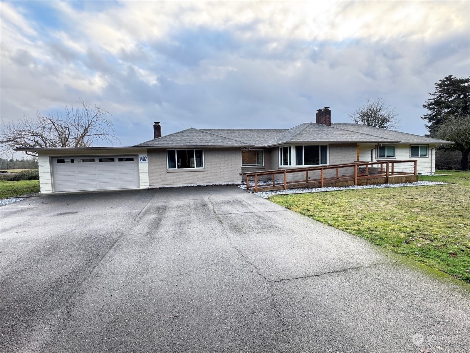 Property Photo: 1402 W Reynolds Avenue WA 98531