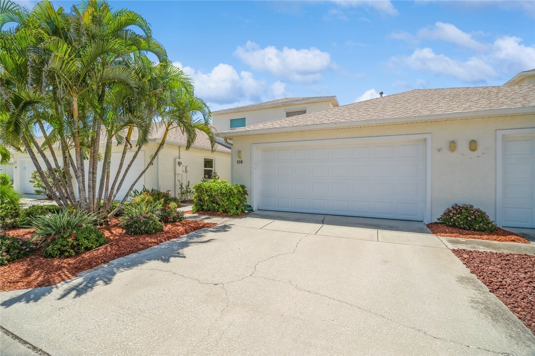 Property Photo:  216 Thatch Palm Court  FL 32937 