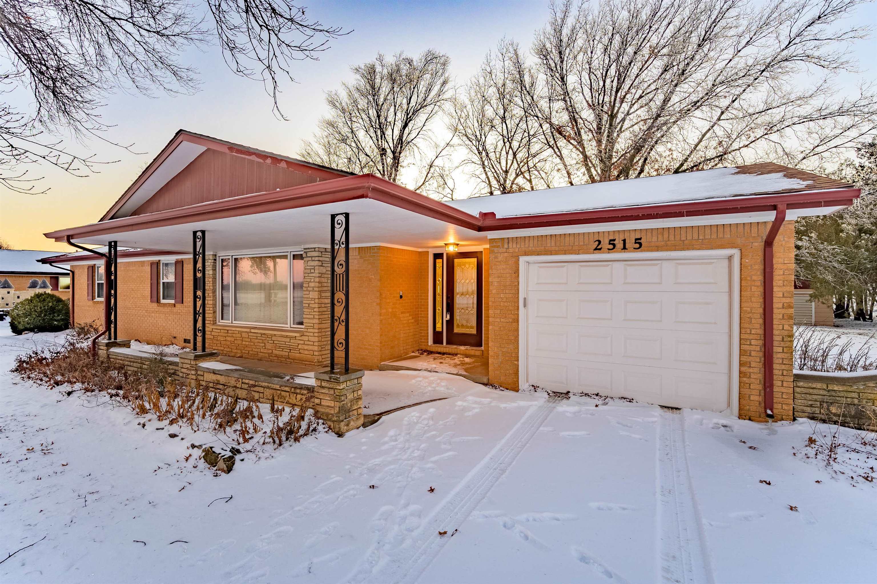 Property Photo:  2515 N Main St  KS 67067-810 